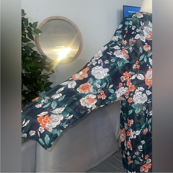 Tommy Hilfiger size 2X sheer, 3/4 sleeves - Picture 2 of 6